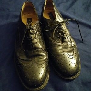 Steve Madden Black wingtip. Benjamin Oxford Shoe